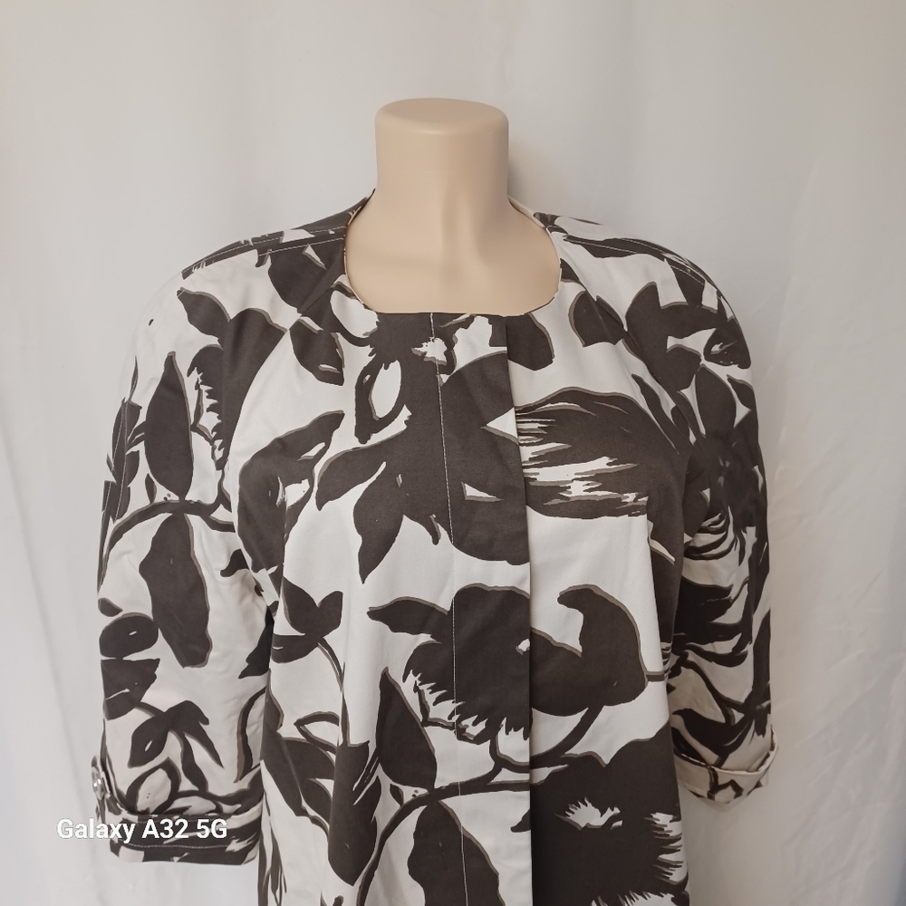 New York & Company brown and Beige Floral Jacket Size XL - Picture 8 of 15
